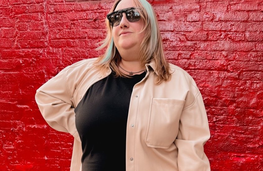 How To Style A Shacket Plus Size - Curves To Contour
