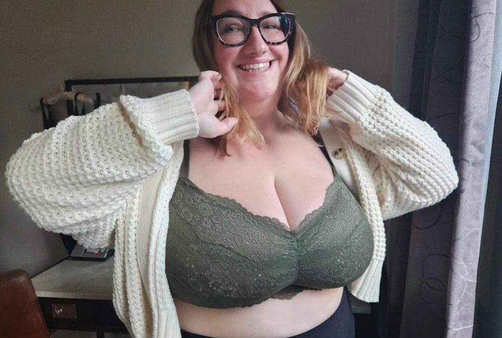Trying Curvy Couture's Wireless Bras on a Full Bust – Curvily